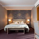 Mercure Center