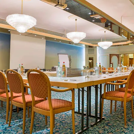 Mercure Center Hotell 3*