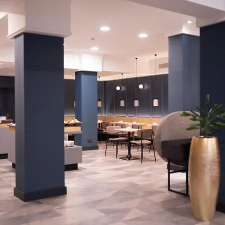 Mercure Center Hotell 3*