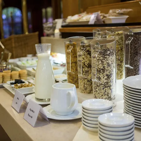 Mercure Center Hotell 3*