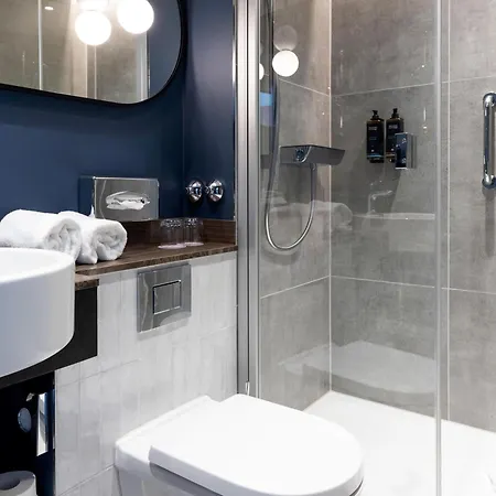 מלון Mercure Center 3*